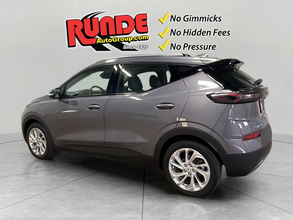 2022 Chevrolet Bolt EUV photo 2