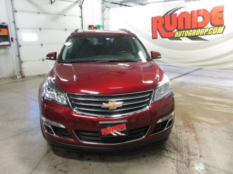 Used 2017 Chevrolet Traverse 2LT with VIN 1GNKVHKD4HJ173705 for sale in Manchester, IA