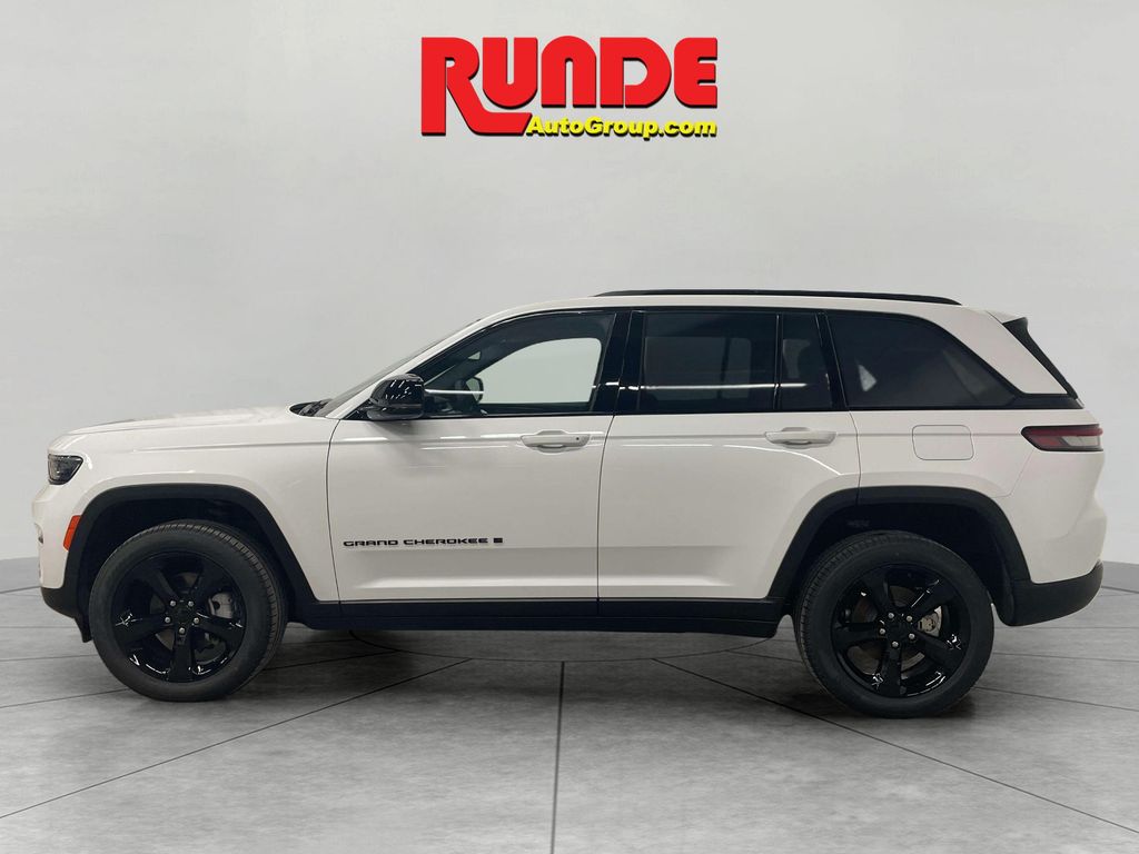 Used 2024 Jeep Grand Cherokee Limited with VIN 1C4RJHBG0RC122043 for sale in Manchester, IA
