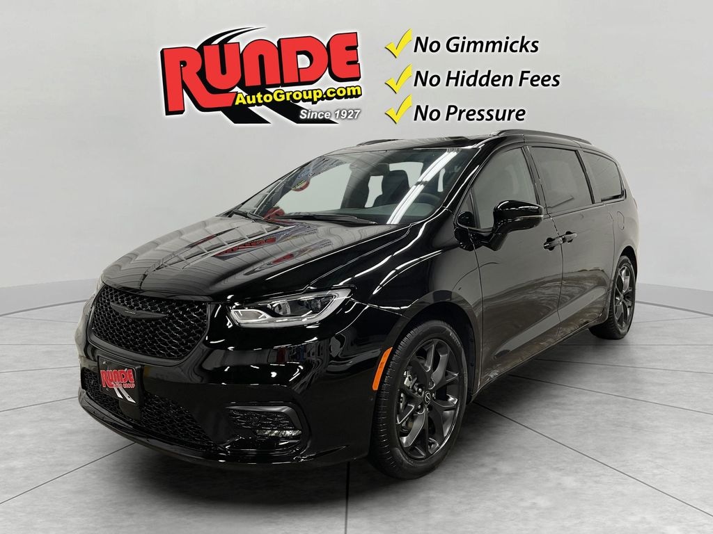 New 2026 Chrysler Pacifica LIMITED Passenger Van