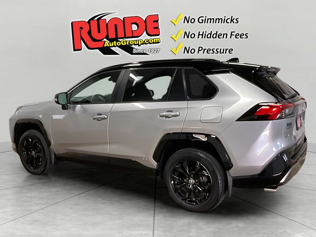 2022 Toyota RAV4 Hybrid XSE photo 3