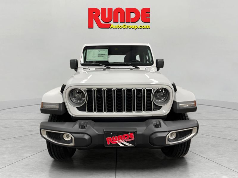 2025 Jeep Wrangler Unlimited Sahara photo 2