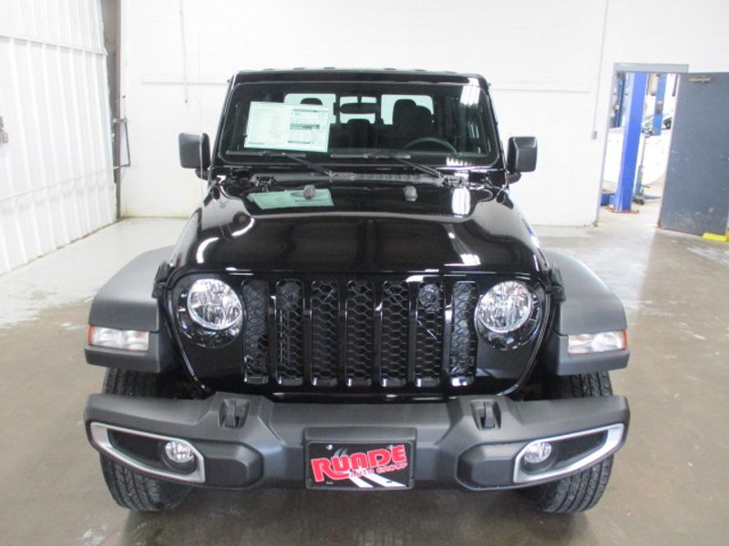2023 Jeep Gladiator Sport photo 2