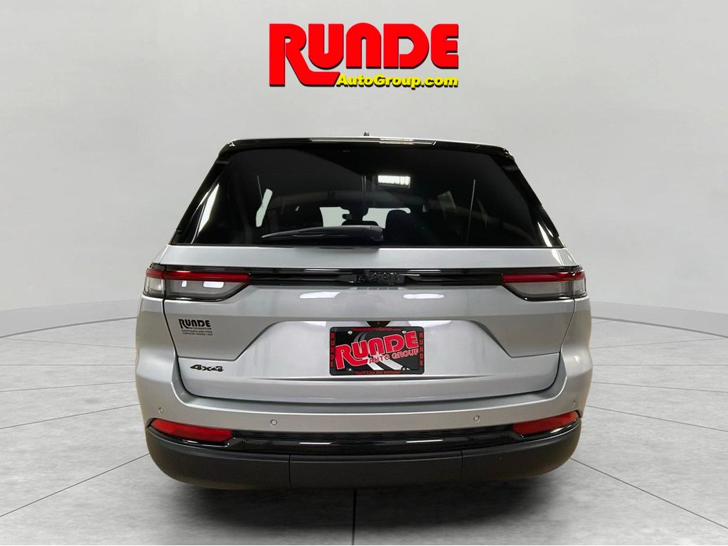 2024 Jeep Grand Cherokee Altitude photo 2