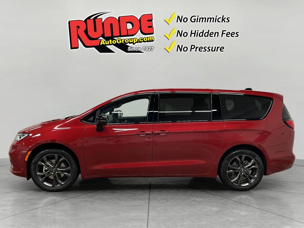 New 2026 Chrysler Pacifica SELECT Passenger Van