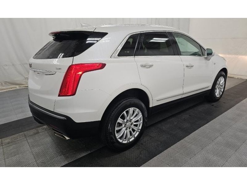 2018 Cadillac XT5 photo 3