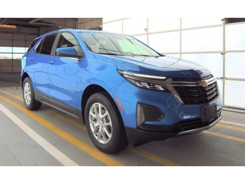 2024 Chevrolet Equinox LT photo 2