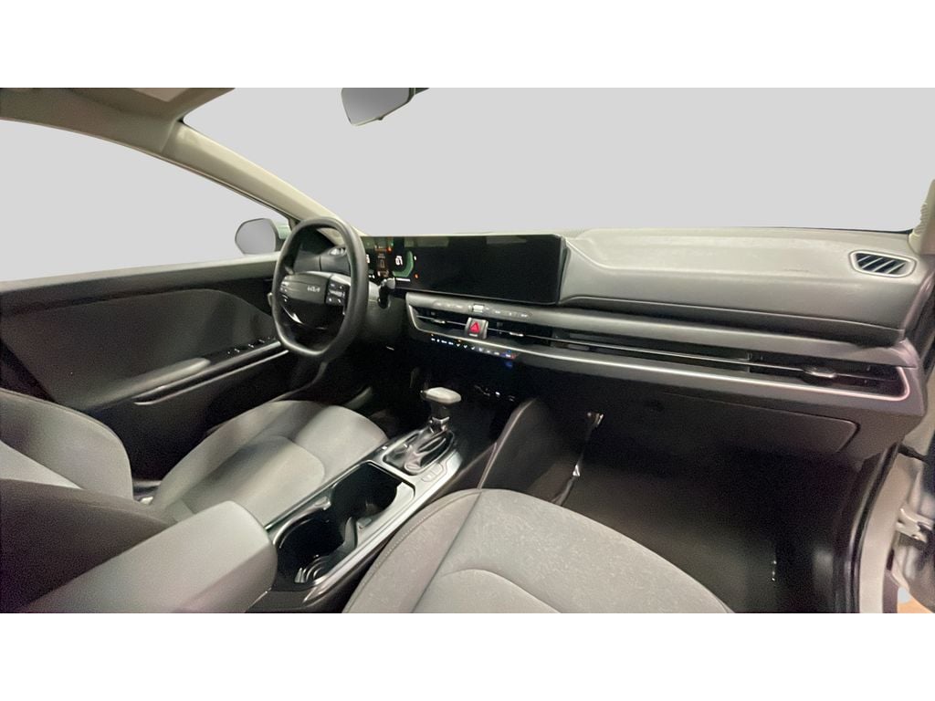 2025 Kia K4 LXS - Photo 17