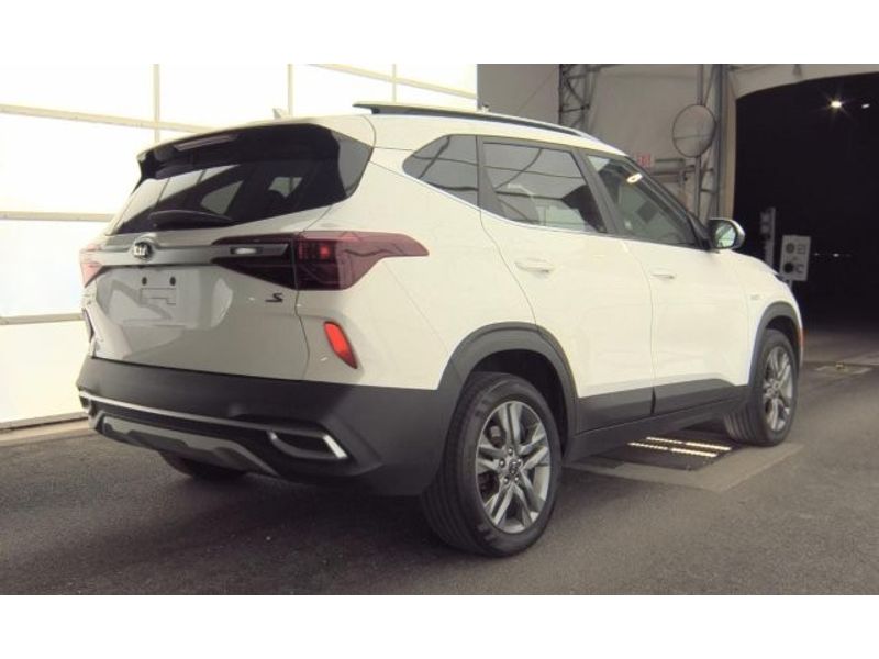2021 Kia Seltos S photo 2