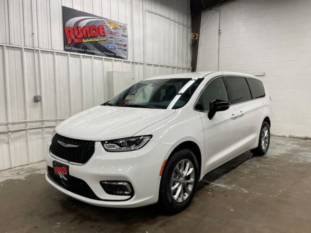 New 2026 Chrysler Pacifica SELECT AWD Passenger Van