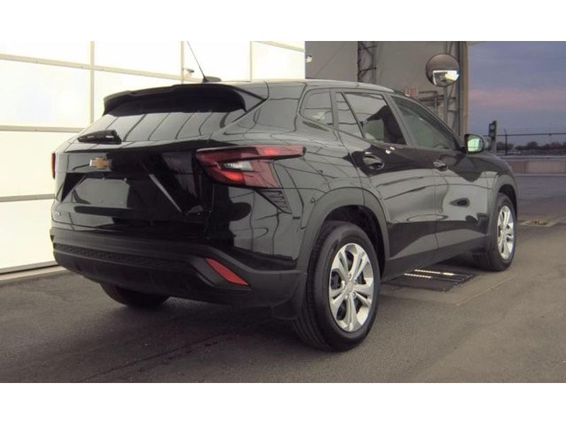 2025 Chevrolet Trax LS photo 3
