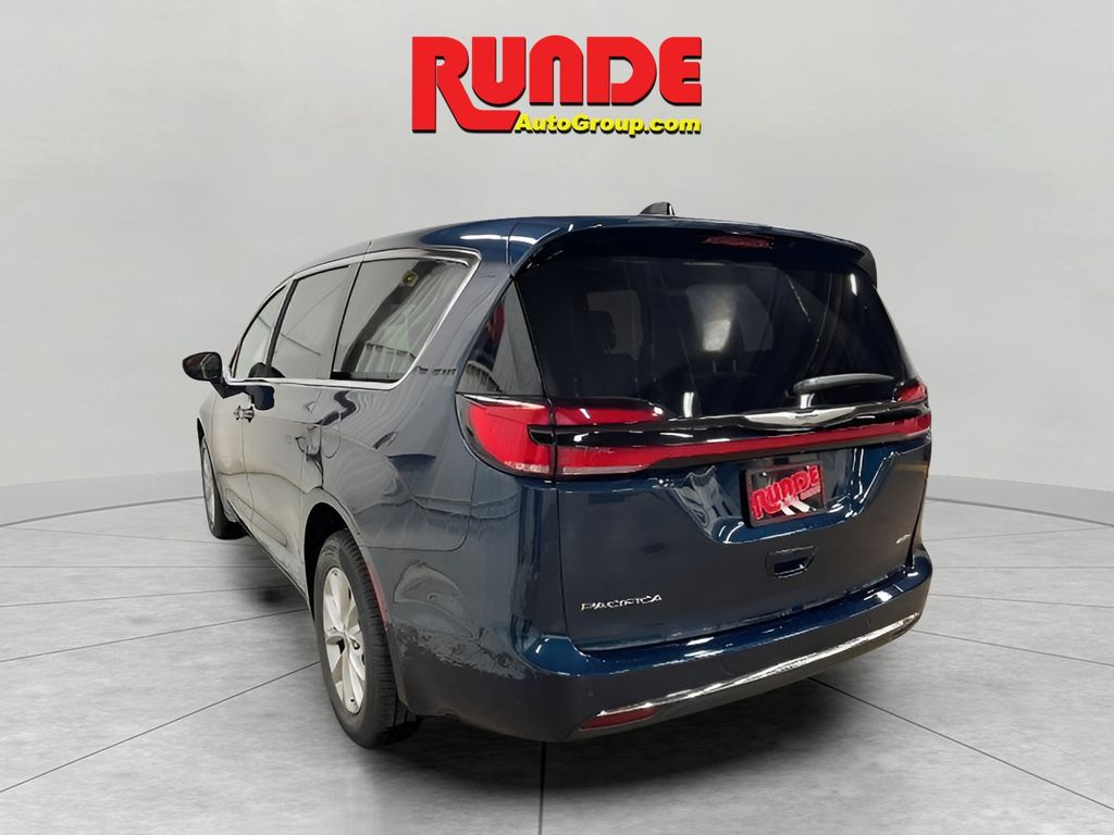 2025 Chrysler Pacifica photo 3