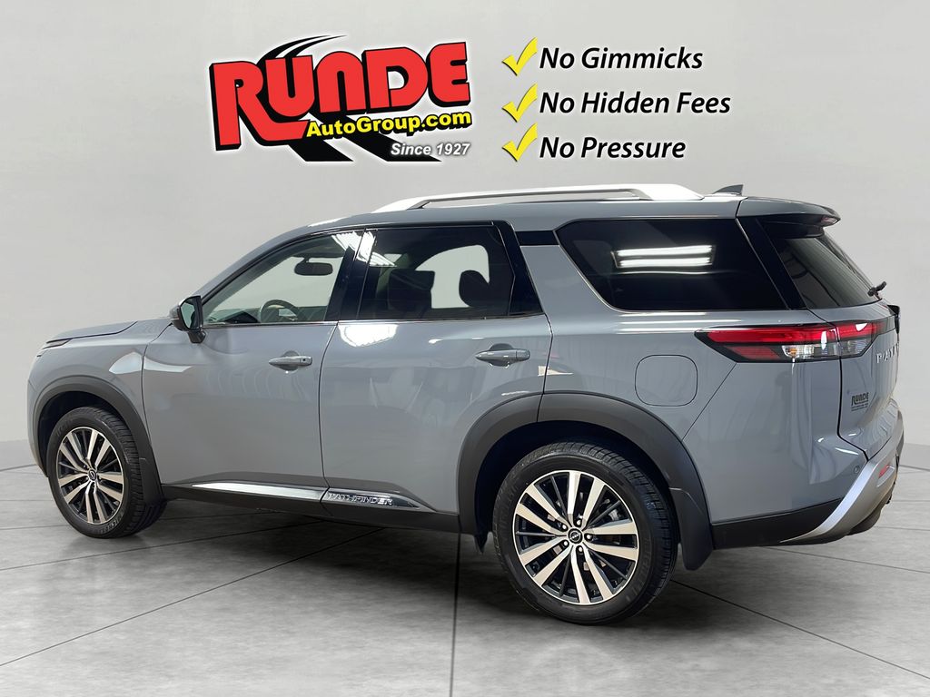 2022 Nissan Pathfinder Platinum photo 3
