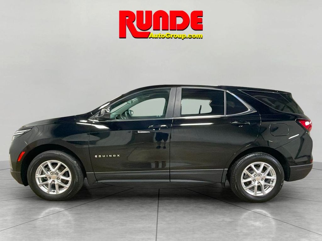 2023 Chevrolet Equinox LT photo 2