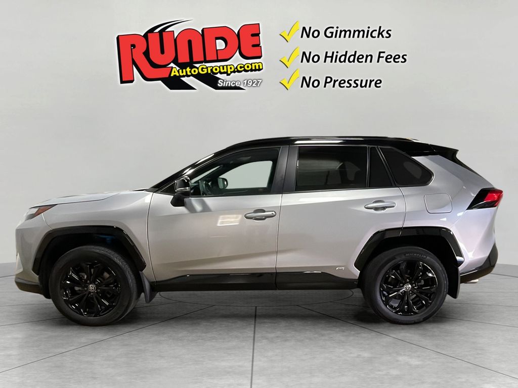 2022 Toyota RAV4 Hybrid XSE photo 2