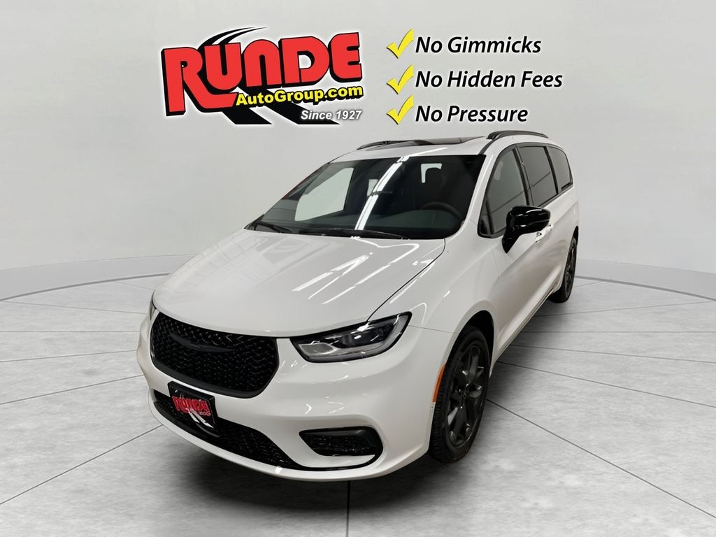 New 2026 Chrysler Pacifica LIMITED AWD Passenger Van