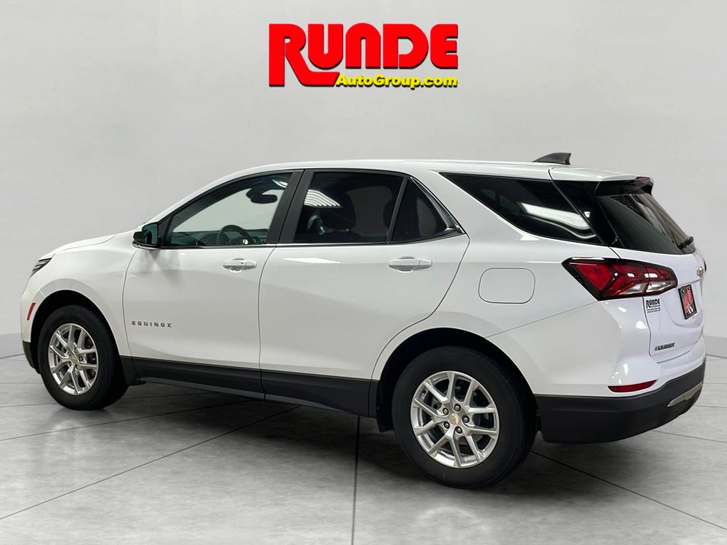2022 Chevrolet Equinox LT photo 3