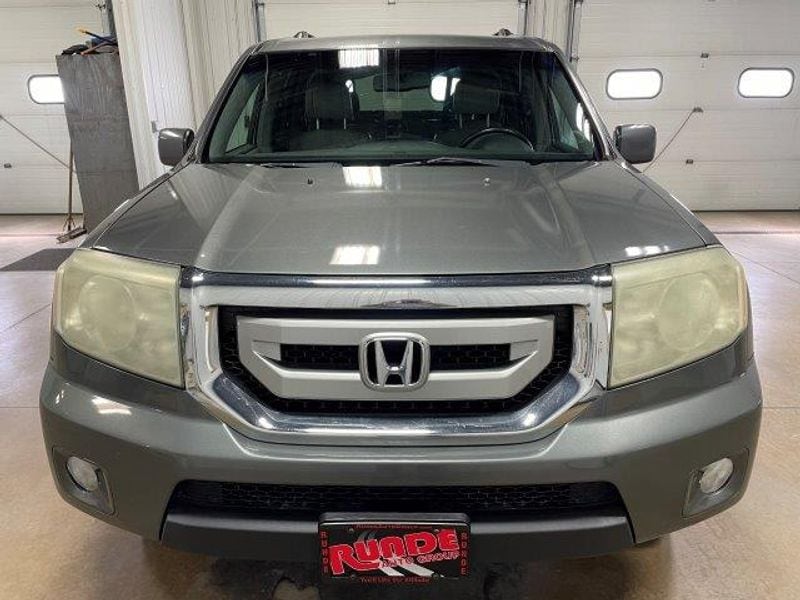 Used 2009 Honda Pilot EX-L with VIN 5FNYF48599B033537 for sale in Manchester, IA