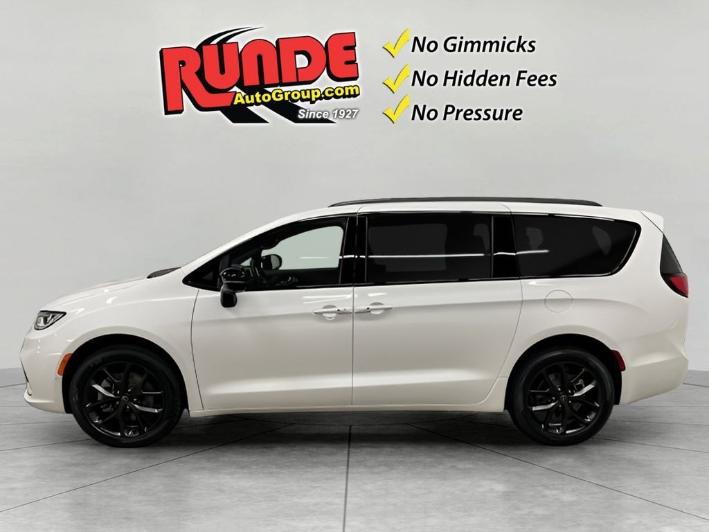 New 2026 Chrysler Pacifica LIMITED AWD Passenger Van