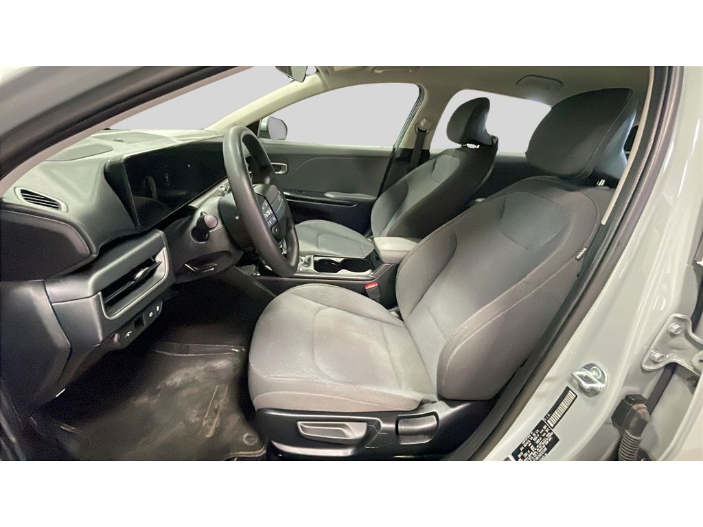 2025 Kia K4 LXS - Photo 11