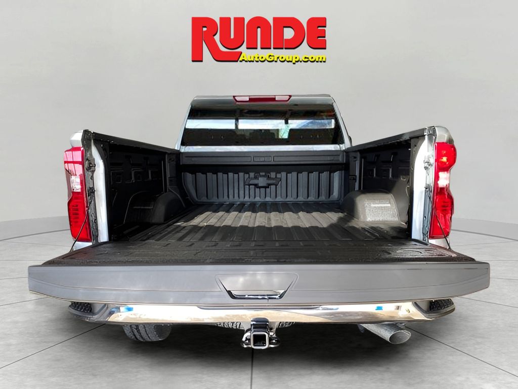 2025 Chevrolet Silverado 2500HD LT photo 4