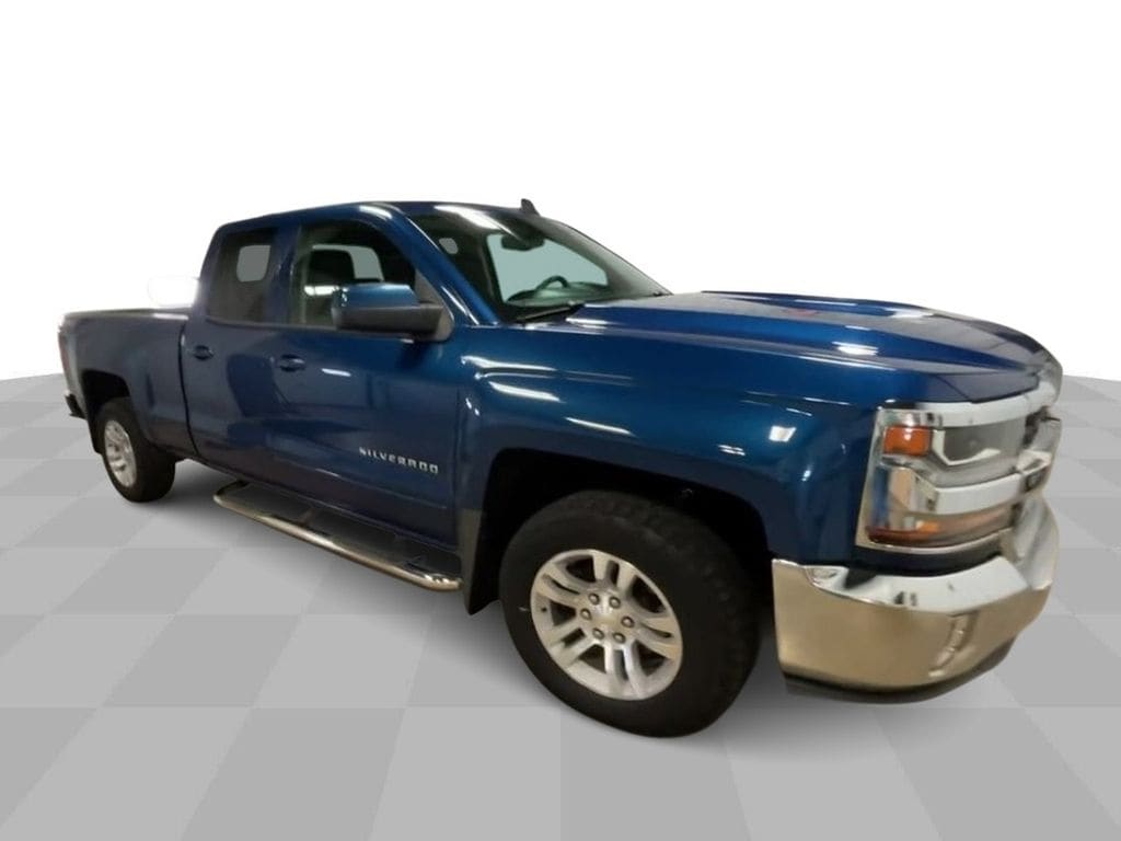 Used 2017 Chevrolet Silverado 1500 LT with VIN 1GCVKREC5HZ358418 for sale in Manchester, IA