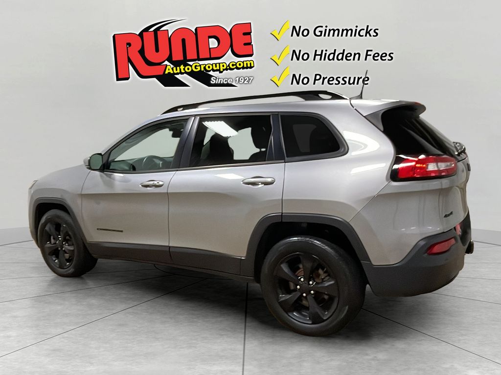 2016 Jeep Cherokee Altitude photo 2