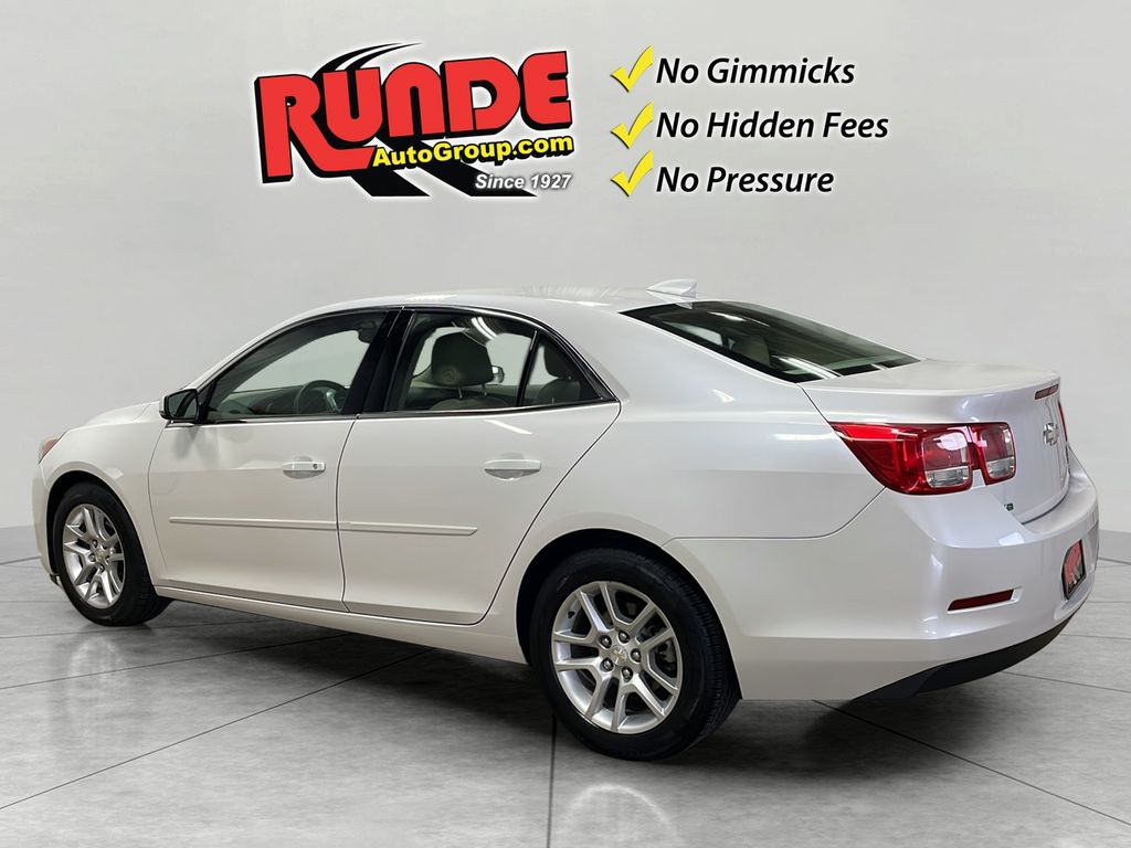 2015 Chevrolet Malibu 1LT photo 3