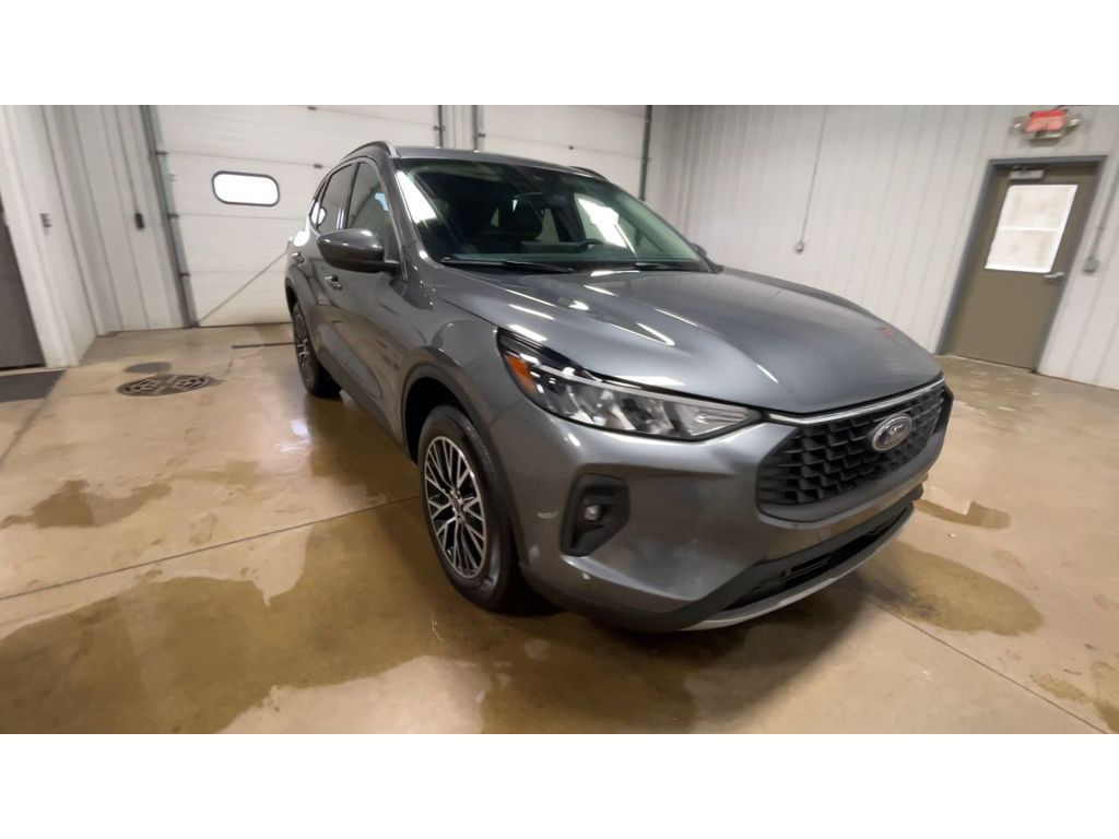 2023 Ford Escape Plug-In Hybrid photo 2