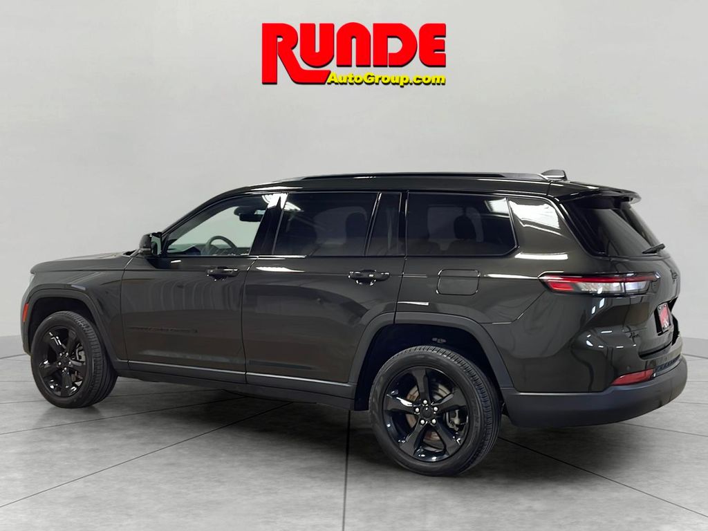 2024 Jeep Grand Cherokee Limited photo 3