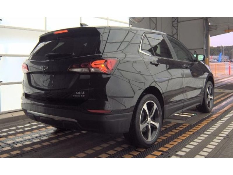 2024 Chevrolet Equinox LT photo 2