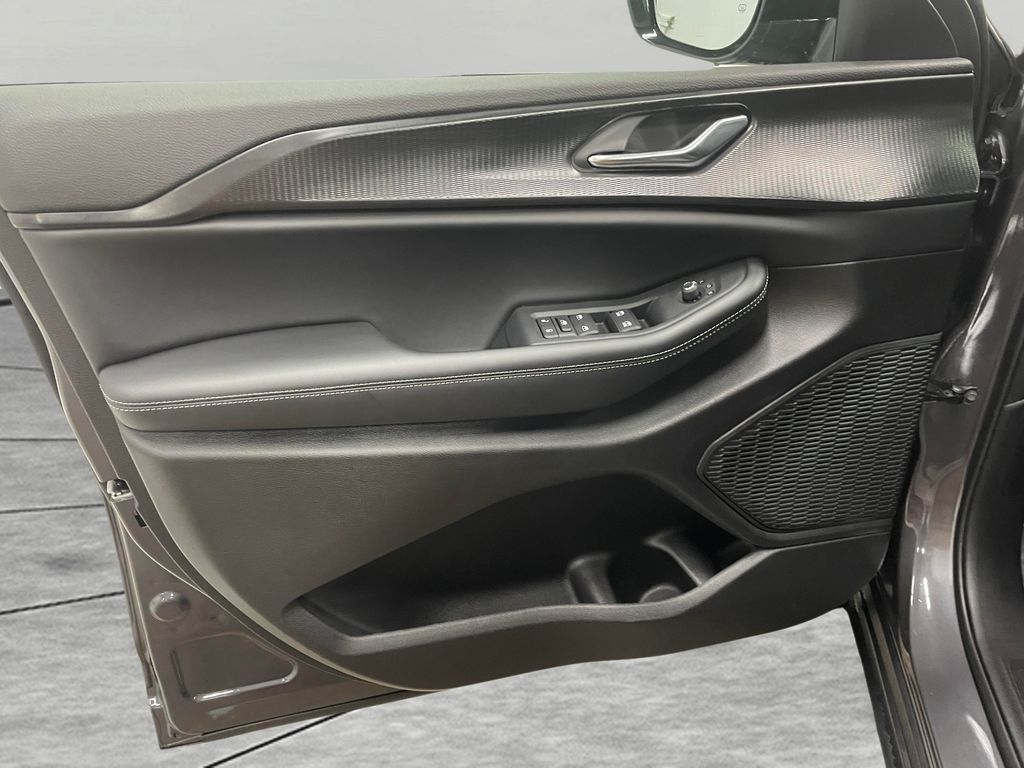 2025 Jeep Grand Cherokee L Altitude - Photo 13