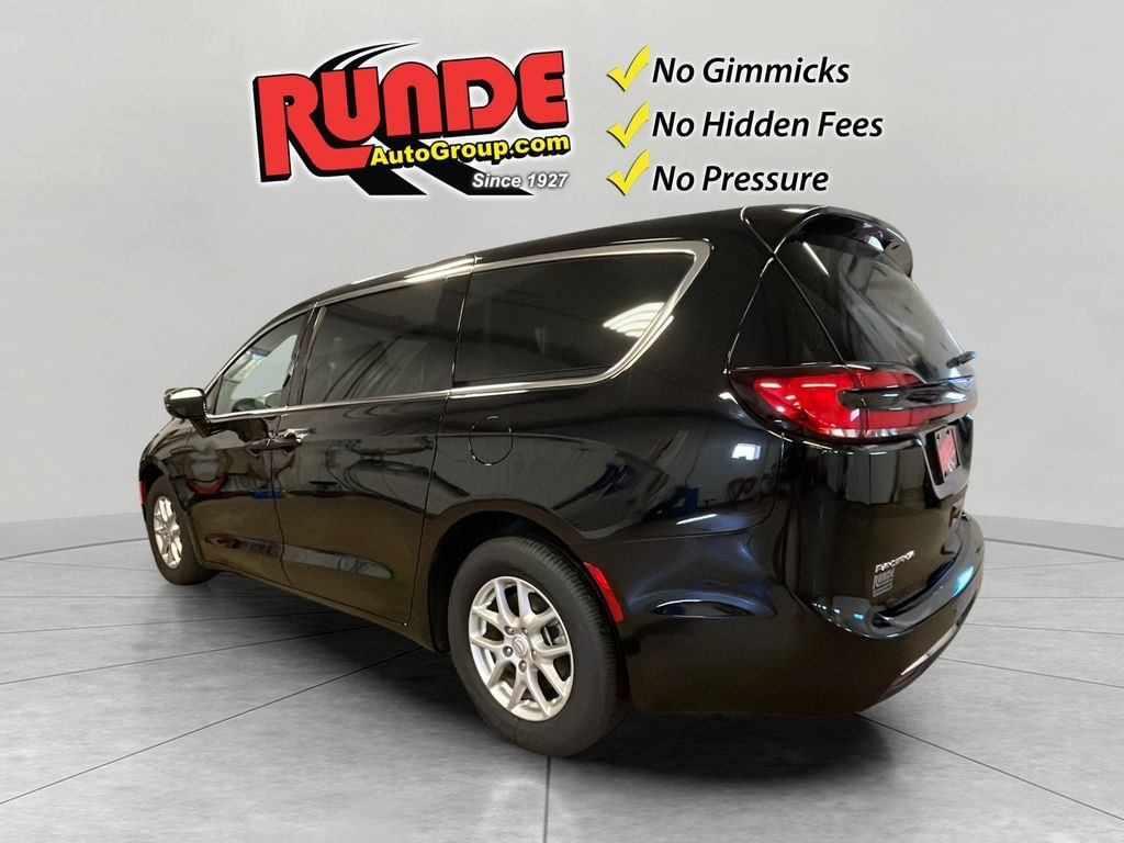 Used 2026 Chrysler Pacifica Select Passenger Van