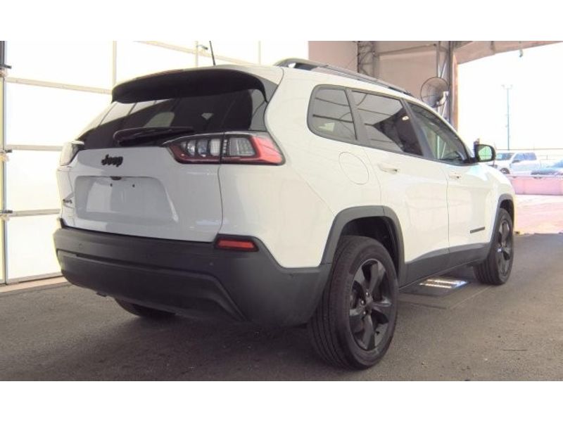 2023 Jeep Cherokee Altitude Lux photo 3