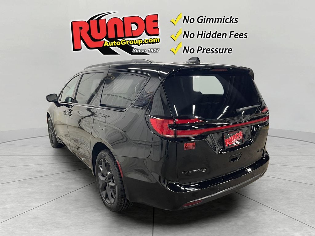 New 2027 Chrysler Pacifica LIMITED AWD Passenger Van