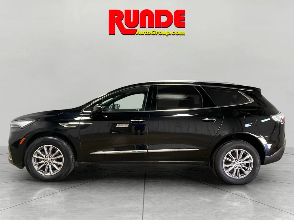 2023 Buick Enclave Essence photo 2