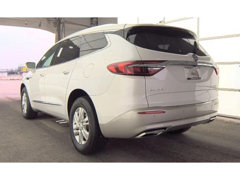 2018 Buick Enclave Essence photo 3