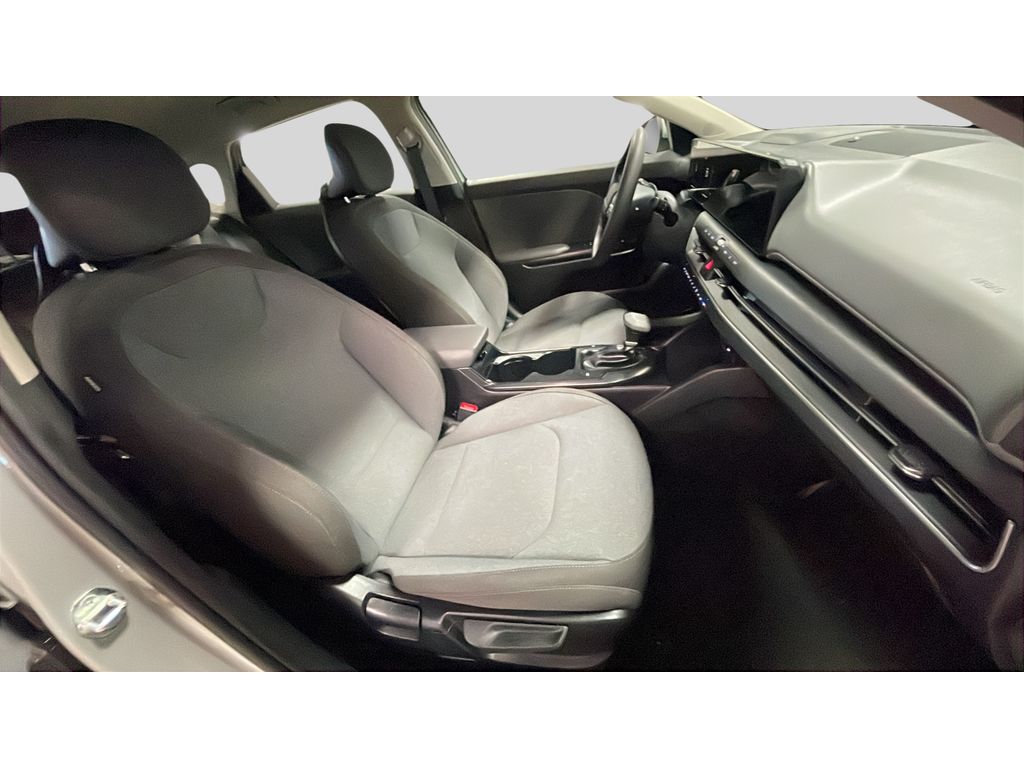 2025 Kia K4 LXS - Photo 16