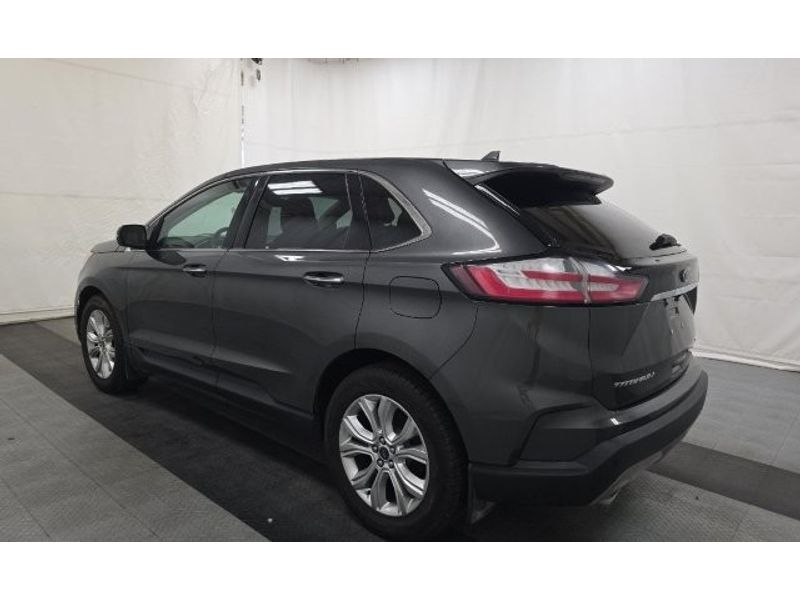 2020 Ford Edge Titanium photo 4