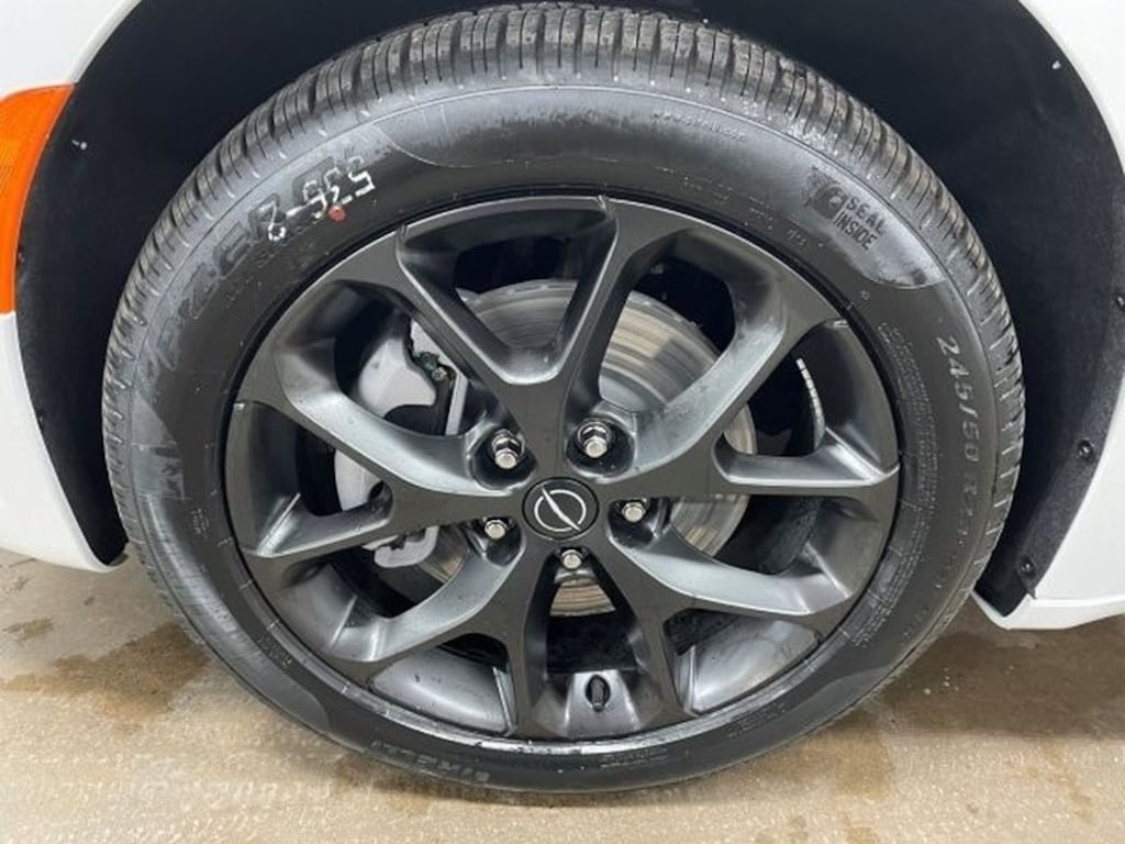 New 2026 Chrysler Pacifica LIMITED AWD Passenger Van