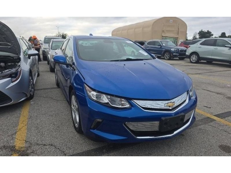 2016 Chevrolet Volt LT photo 2