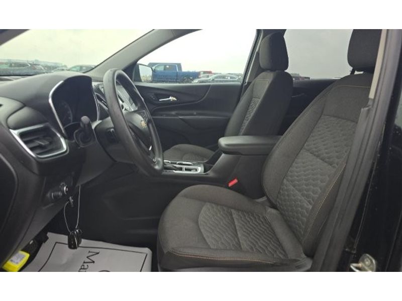 2018 Chevrolet Equinox LT photo 3