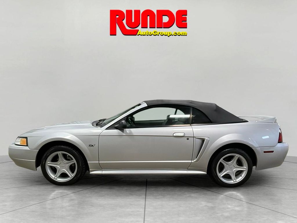 2000 Ford Mustang GT photo 2