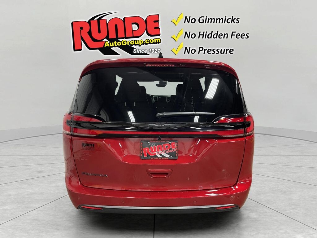 New 2026 Chrysler Pacifica SELECT Passenger Van