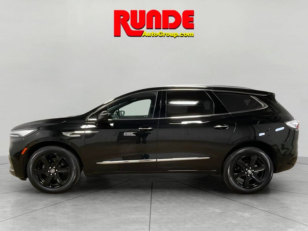 2023 Buick Enclave Touring Essence Sport photo 2