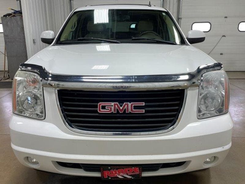 Used 2007 GMC Yukon XL 3SB with VIN 1GKFK16317J185681 for sale in Manchester, IA