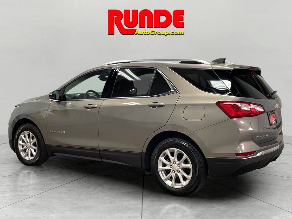 2018 Chevrolet Equinox LT photo 3