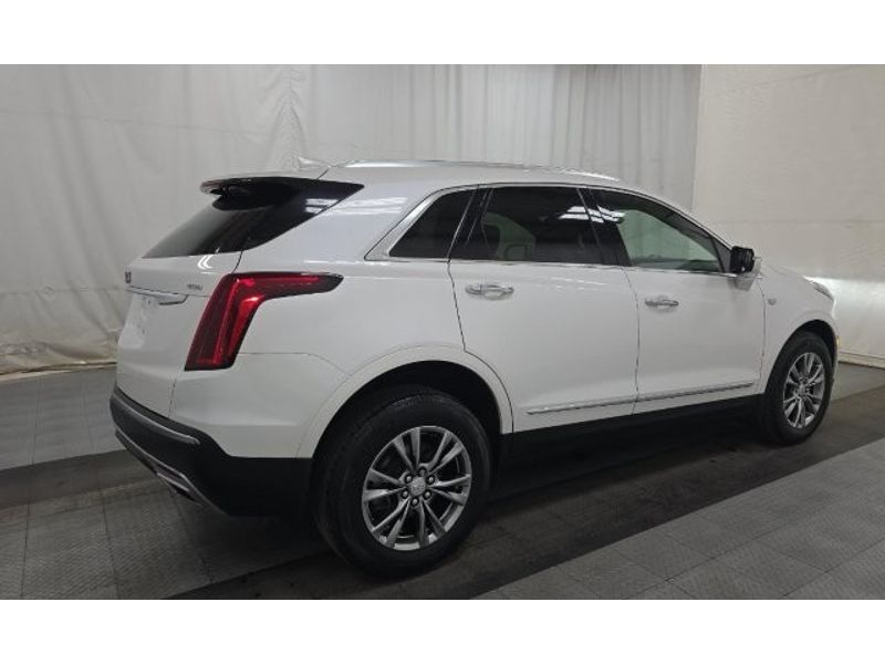 2021 Cadillac XT5 Premium Luxury photo 3