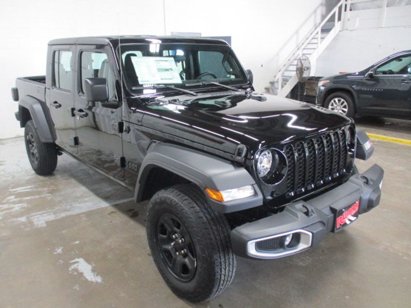 2023 Jeep Gladiator Sport photo 3
