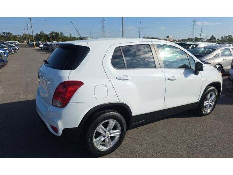 2020 Chevrolet Trax LS photo 3